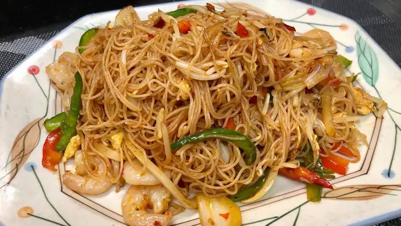 410. Stir Fried Rice Noodles with Shrimp Sichuan Style 四川蝦仁炒米粉